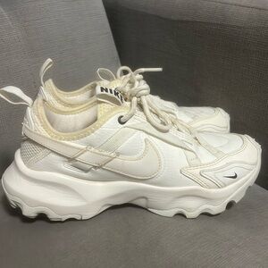 Women’s Nike TC-7900 Sail/black